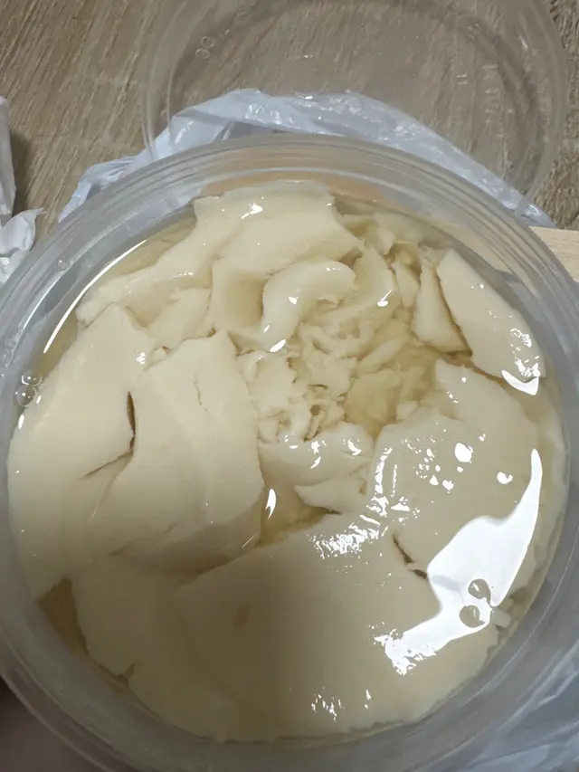 老公外賣豆腐花 番到屋企發現無黃糖
打番落去問 阿姐串串貢講 有啲客唔要 你無問我咪無比 
大佬呀 我點知你不嬲唔比 我問番佢你又唔問我要唔要
阿姐仲要話 唔係我落單 咁好服務 態度  留番比其他人食 

永久black list 
