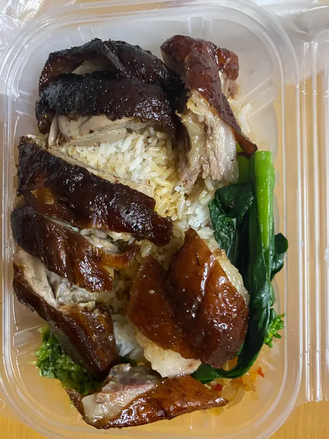 因為斬得太肉酸啊，同埋呢佢斬到呢正價嘅飯但係呢佢都有啲俾啲骨你同埋係皮包骨囉味道啦但係斬得太太肉酸同埋真係食落去嗰時覺得有啲係皮包骨同埋斬得唔好食，所以下次都係諗吓先