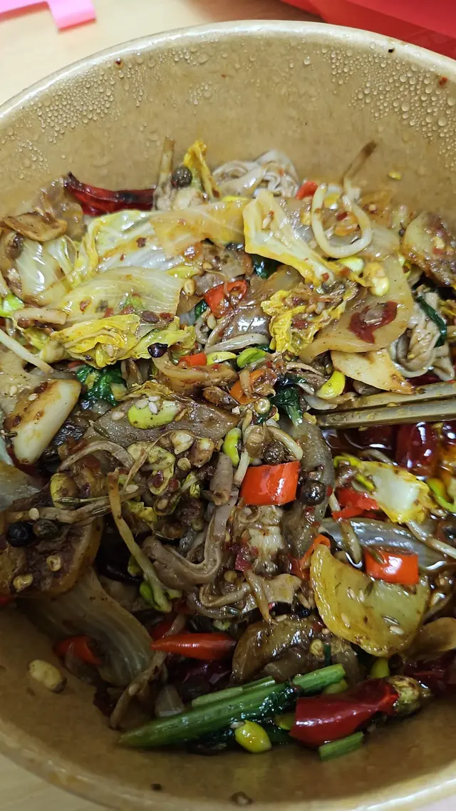 菜名應該叫香辣肥腸絲炒什菜