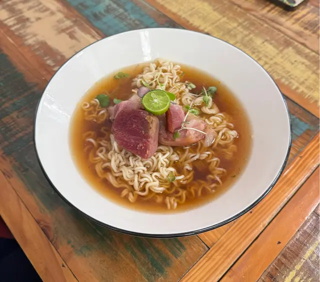 經典黑椒豬手出前一丁常餐