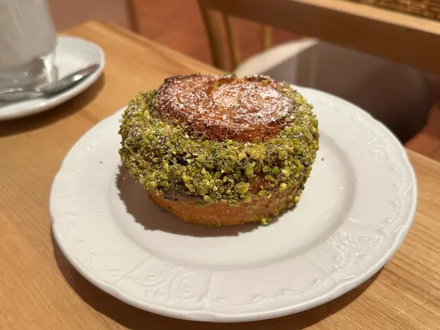 Crispy Pistachio Roll