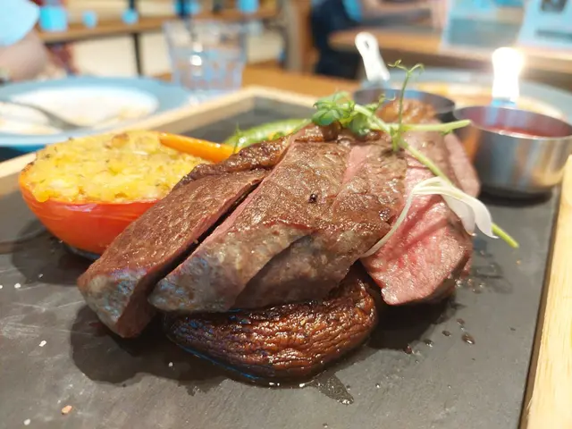 30天自家風乾熟成澳洲黑毛安格斯牛里背脊扒配薯條