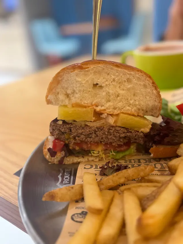 手打安格斯漢堡（自選菠蘿)