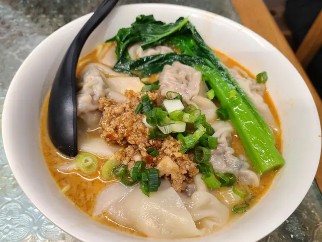 雲吞擔擔麵