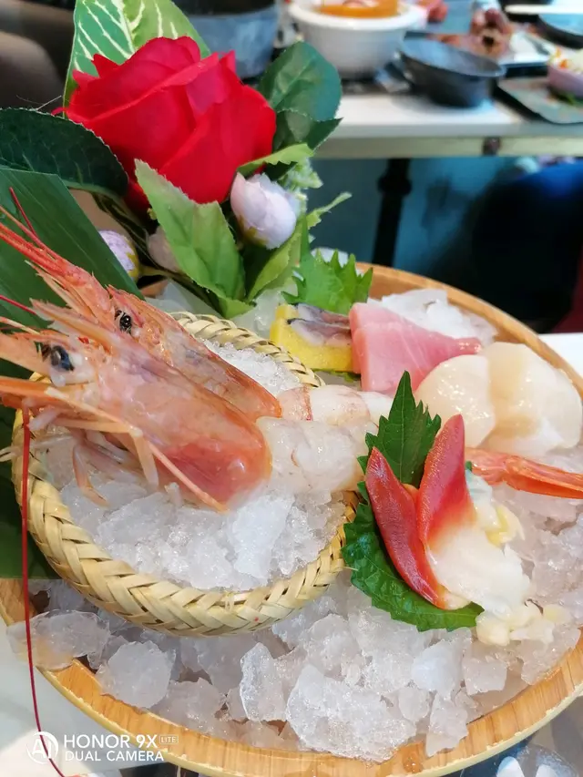 昨日 12㸃前已去到，等了20 分鐘，話冇哂半自助餐名額，結果我地唯有食放題300 幾蚊。
（問接待員，話十一㸃幾己有人等半自助餐）侍應態度 OK, 上菜都算快，食品質素中上 ，花膠扒大件，人造翅好假冇味，衰過碗好翅，鷄湯好多油，醉鮑魚過甜冇乜酒味，好多檯都食剩長腳蟹？
* 冇任何折扣，除咗65 歲/生日 8人以上，做佢會員只有儲分冇折扣。300 幾蚊再加一唔多抵！除非你飲酒同食榴槤

2 人檯 逼到冇位放食物，隔來人地 2 人就坐 4 人檯？2.00pm 見好多人都走喇 #香港探店 