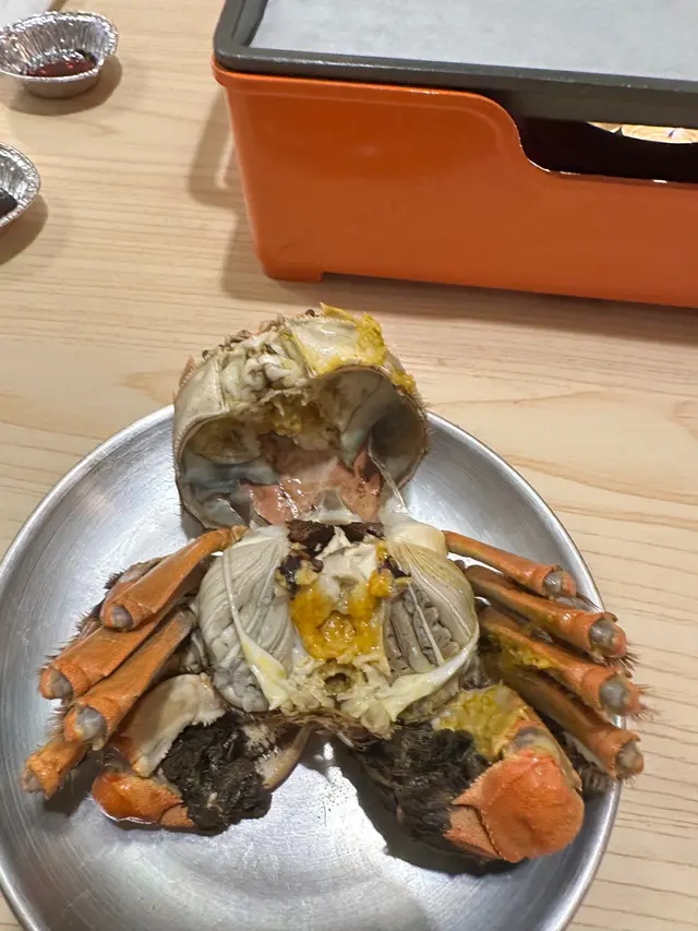 坐多個食，成晚得四隻蟹，幾串串燒