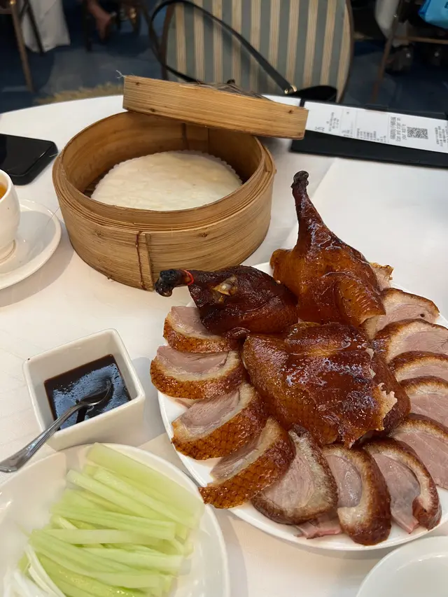 從未食過一隻片皮鴨係凍冰冰，肉乾，皮唔脆 😵‍💫😵‍💫