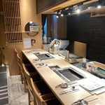 
最近上環新開左間燒肉店 午市套餐性價比好高 行完PMQ近近地不妨可以試試😋
-
🍴午市燒肉套餐 自選combo HKD158

🥩可以自選兩款肉 🧜🏻‍♀️同朋友share 食啲餐就食左3款肉 包括薄切鹽燒牛舌 澳洲精選和牛(+HKD28) 美國黑安格斯牛肉(+HKD28)😛牛舌厚薄適中夠爽口 澳洲和牛偏瘦但唔會好韌 而安格斯牛肉肉質鮮嫩牛香味重 🧜🏻‍♀️最推薦❗️

🥩另外仲配有白米飯 時蔬拼盤 石狩西京魚湯 雪糕👅 不得不提魚湯配料豐富 食到啖啖蜆肉👀一個餐有齊咁多野真係豐富又抵食☺️
