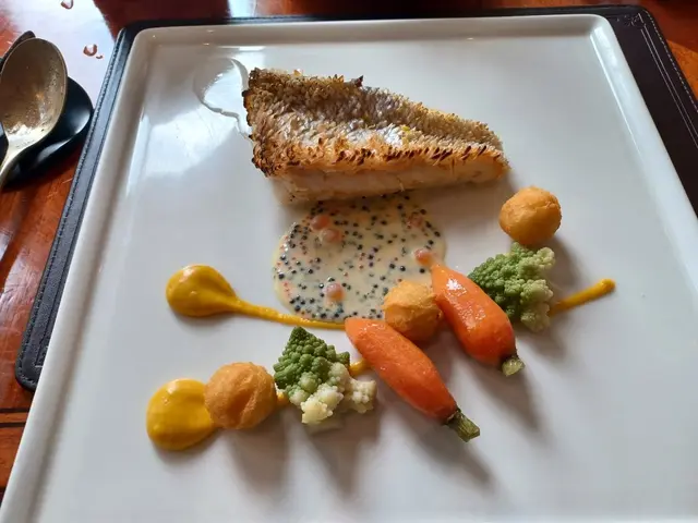 食到半自助餐連頂級金目鯛魚。本人誠意推介。