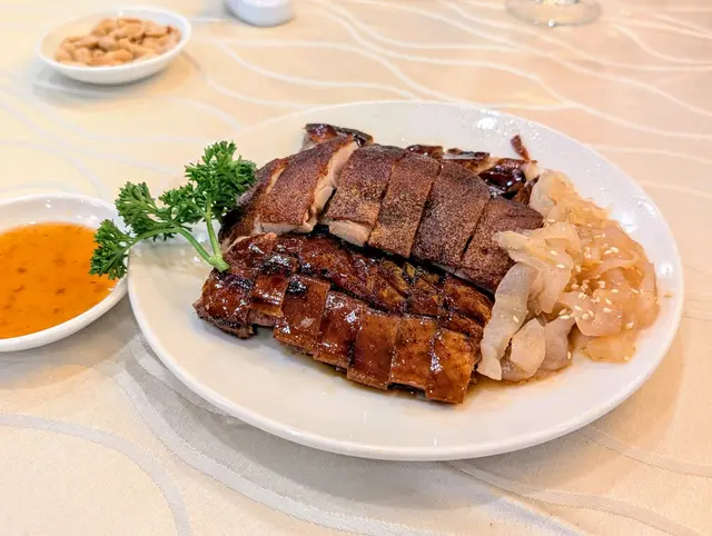 脆皮燒鵝拼化皮乳豬