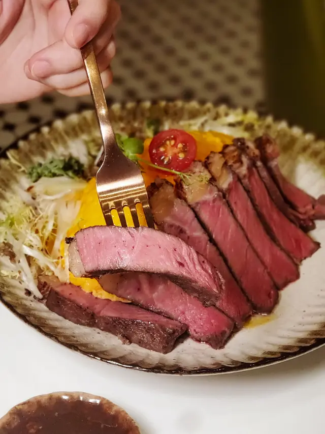 紐西蘭熟成西冷蛋包飯配照燒汁