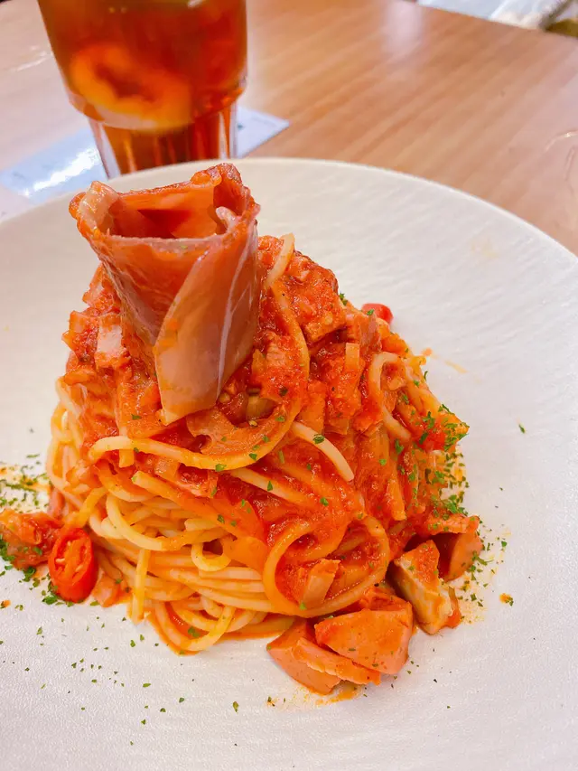 雜肉巴馬風乾火腿伴香辣蕃茄汁意粉