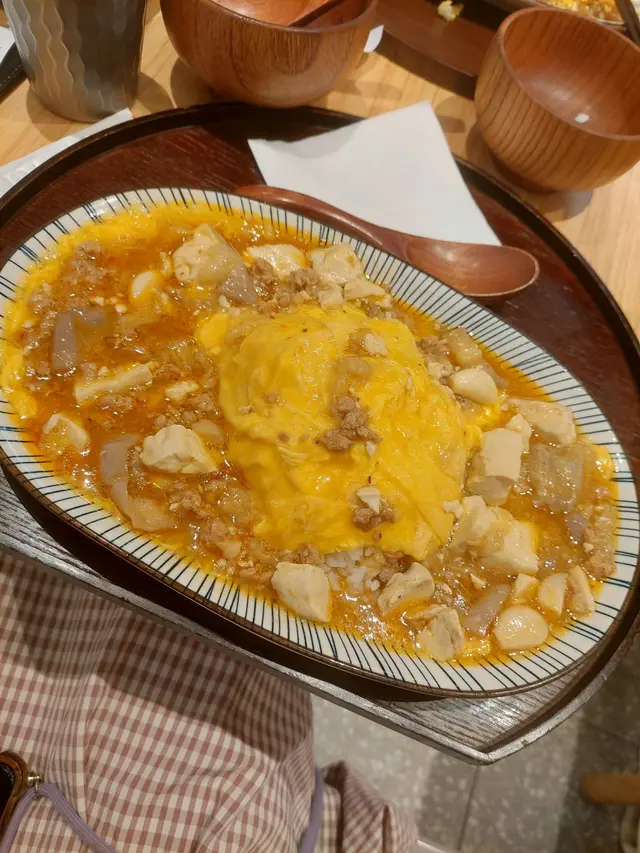 好日系裝潢的爆場日式餐廳