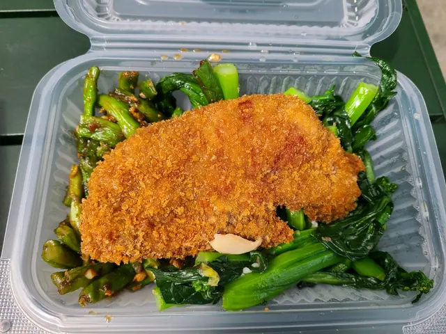 吉列豬扒，蒜蓉菜心，肉末四季豆