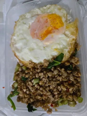 香叶肉碎煎蛋饭