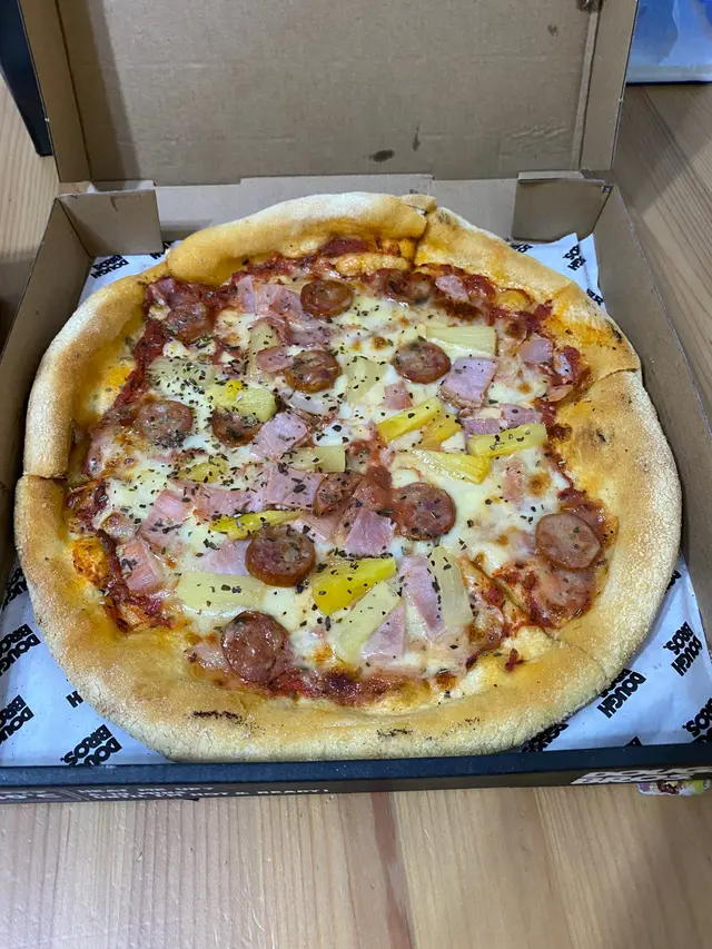 茄汁🥫底唔酸啱我，不過pizza餅底我慣咗食芝心批唔慣食返普通批 #pizza #夏威夷pizza 