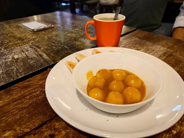 咖哩魚蛋配多士