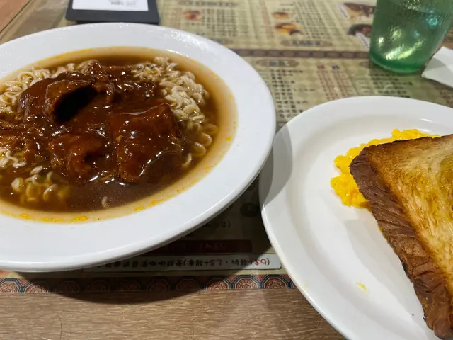 早餐沙牛麵連凍檸茶