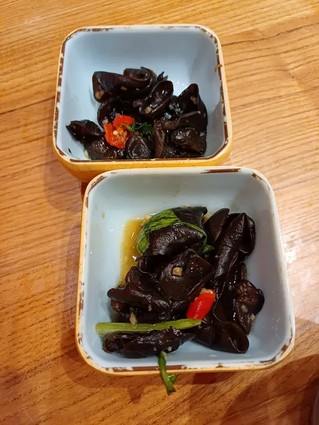 一入坐就附上的涼伴木耳