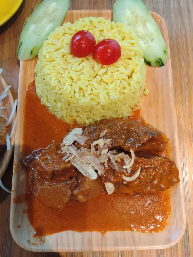 巴東牛肉黃薑飯