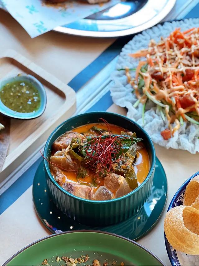 越式咖哩牛肋條配斑蘭椰香飯