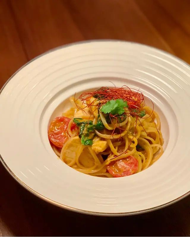 低溫慢煮雞胸冬陰功醬扁意麵