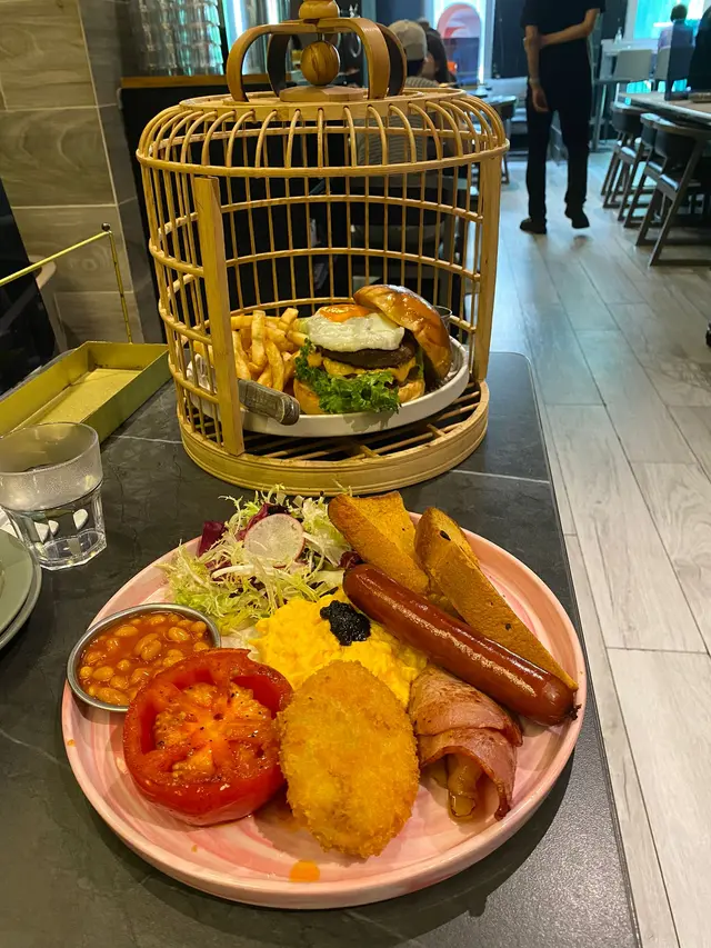 王牌芝士牛肉漢堡配意式風乾火腿