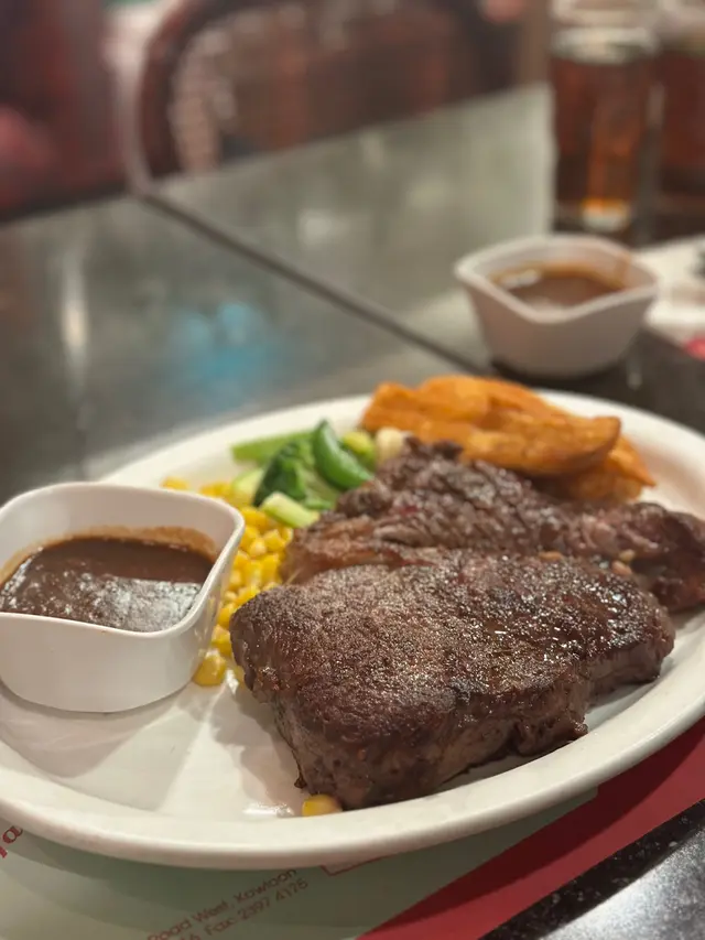 三成嘅肉眼扒,皮脆肉嫩多汁,正!