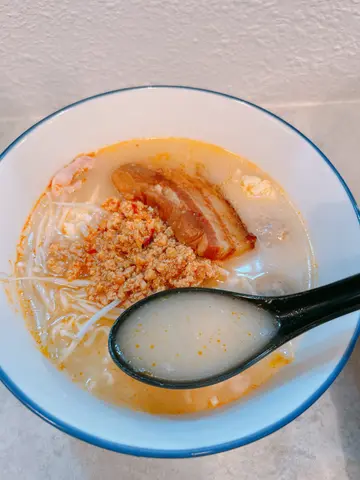 胶质猪骨鸡汤