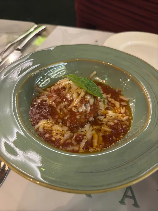 和牛肉丸大大粒又軟熟，配上惹味蕃茄紅醬同芝士，好好味😋