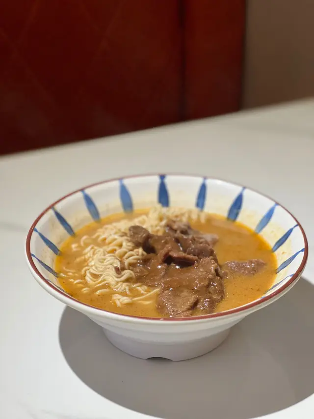 招牌特濃沙爹牛肉公仔麵