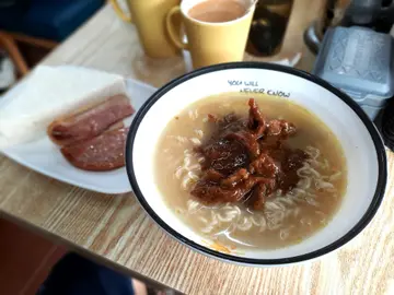 沙嗲牛肉麵、餐肉煙肉牛油方包