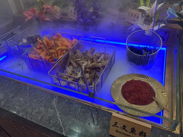 青口,蝦🦐,三文魚籽 ,瀨尿蝦