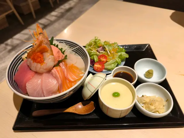 豪華海鮮丼