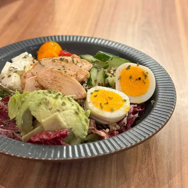 烤雞肉牛油果藜麥沙律碗