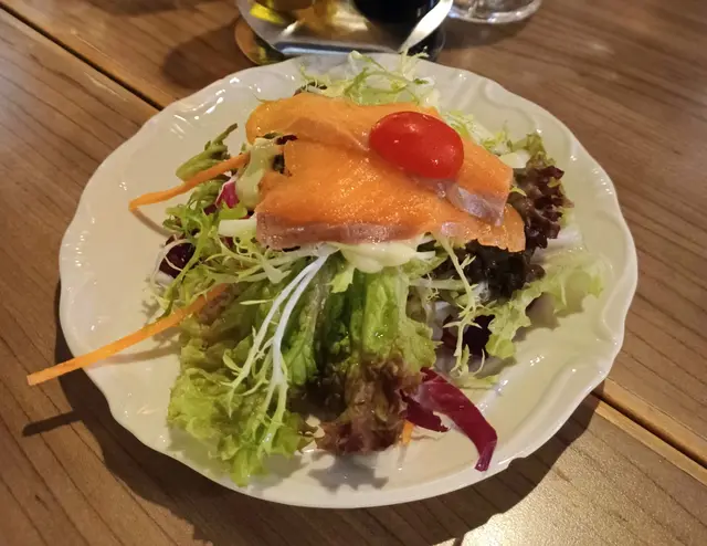 煙三文魚沙律