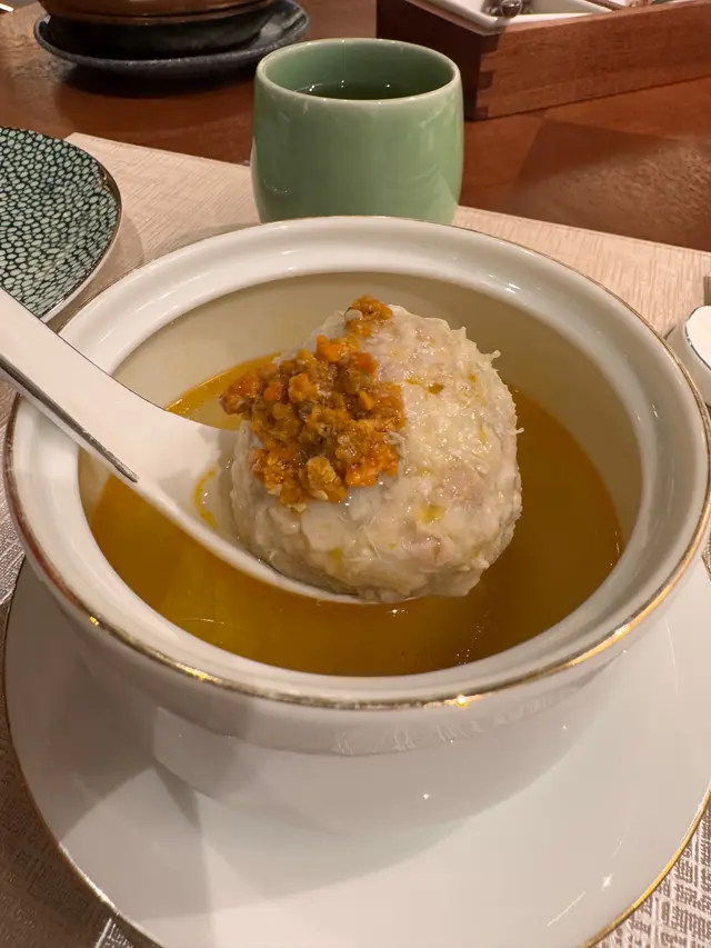 
💟好似話呢度既獅子頭係必食之一，即管叫黎試吓，又真係一試難忘！因為出面食開嘅獅子頭，通常都係好實好嚡，但呢個我食落口係鬆化，仲要有埋蟹粉，都幾驚喜😱😱
