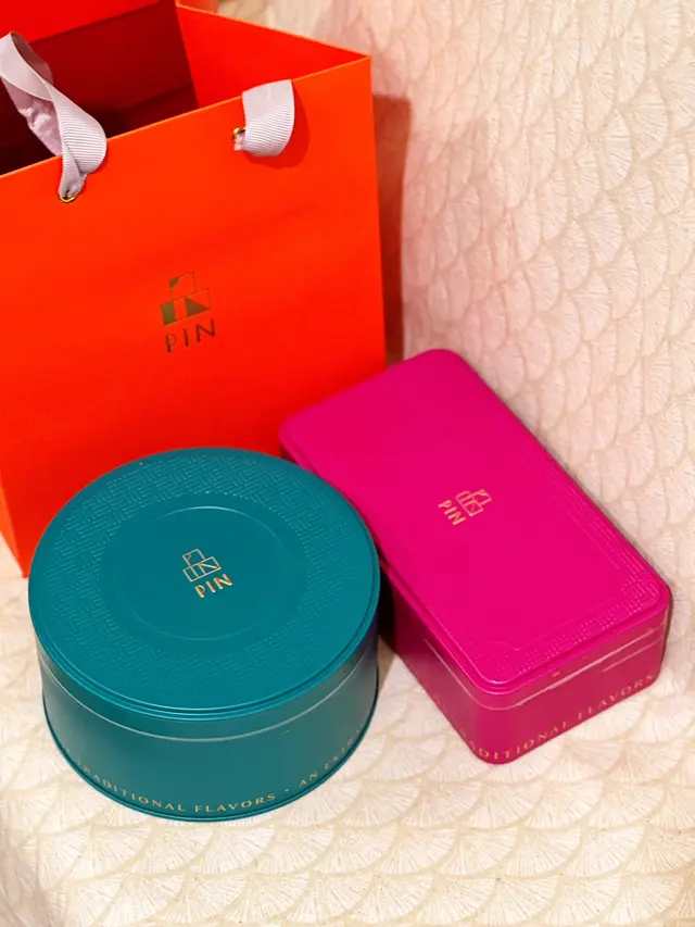 朱古力果仁脆脆 & 落日橙海鳥結糖及曲奇禮盒(18件)