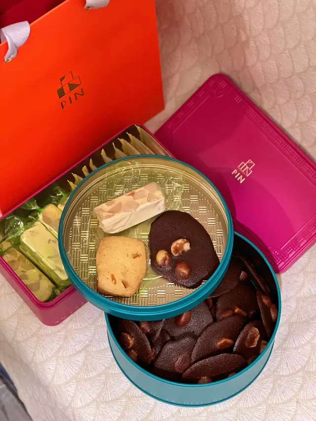 朱古力果仁脆脆 & 落日橙海鳥結糖及曲奇禮盒(18件)