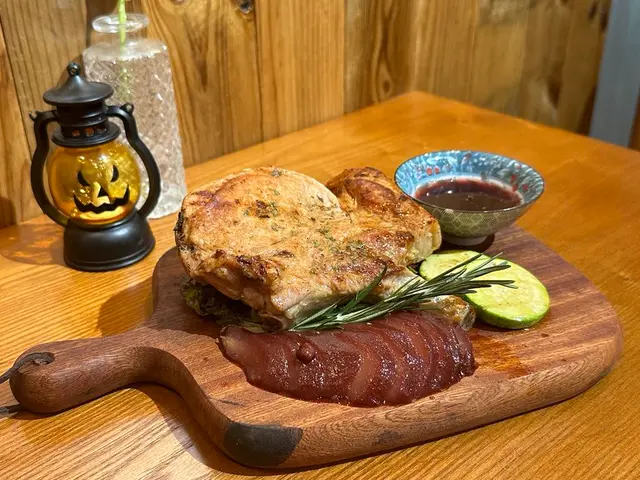 斧頭豬鞍勁厚切,有足足2cm厚!😳