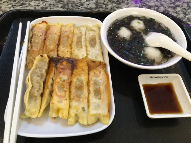 黃金咖喱鍋貼10隻