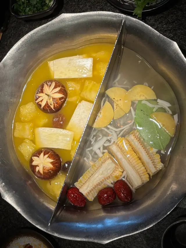 花膠雞湯+椰子雞湯