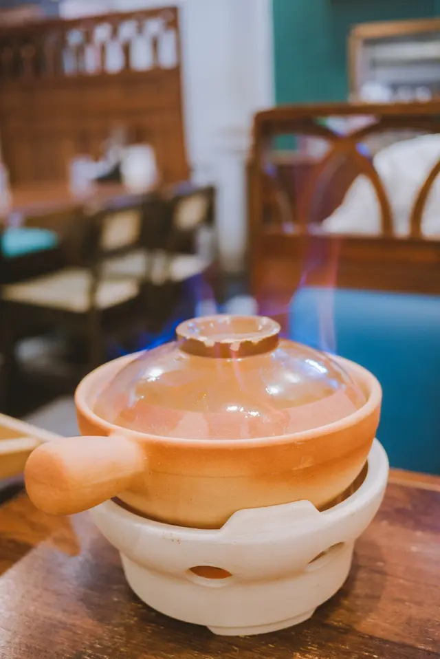 火焰醬香椰子雞窩(半隻)跟油飯