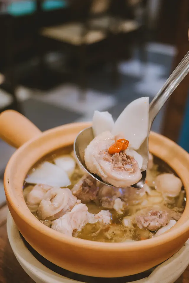 火焰醬香椰子雞窩(半隻)跟油飯