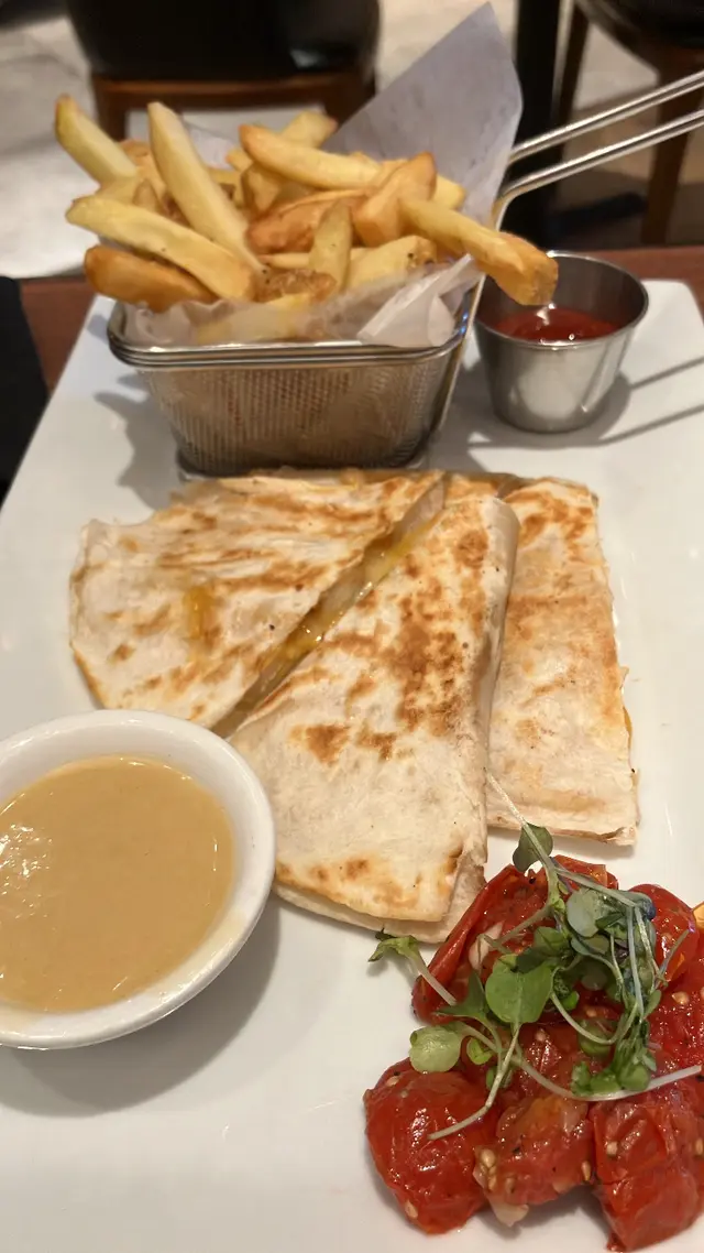 Chicken Quesadilla 燒雞肉芝士夾餅
