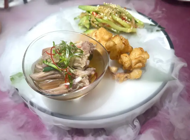 美味前菜,  三小碟, 麻香拌海蜇, 椒鹽脆鮮魷,酒香醉鴨舌