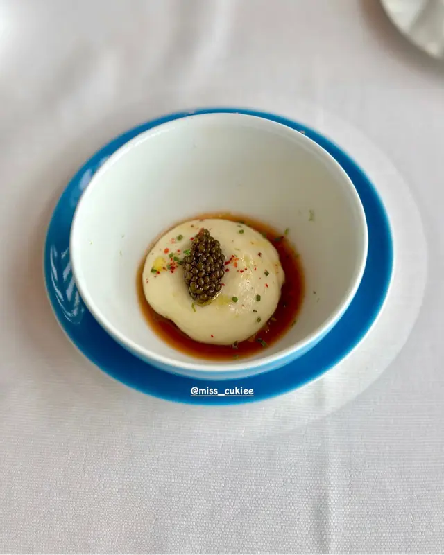 魚子醬、芹菜泡沫、紅蝦啫喱