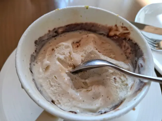 個杯有朱古力coating，有趣，驚喜