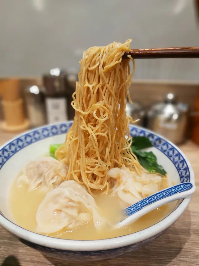 招牌櫻花蝦雲吞麵