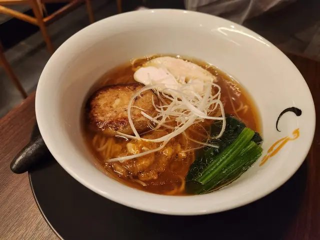 牛肝菌醬油雞湯拉麵